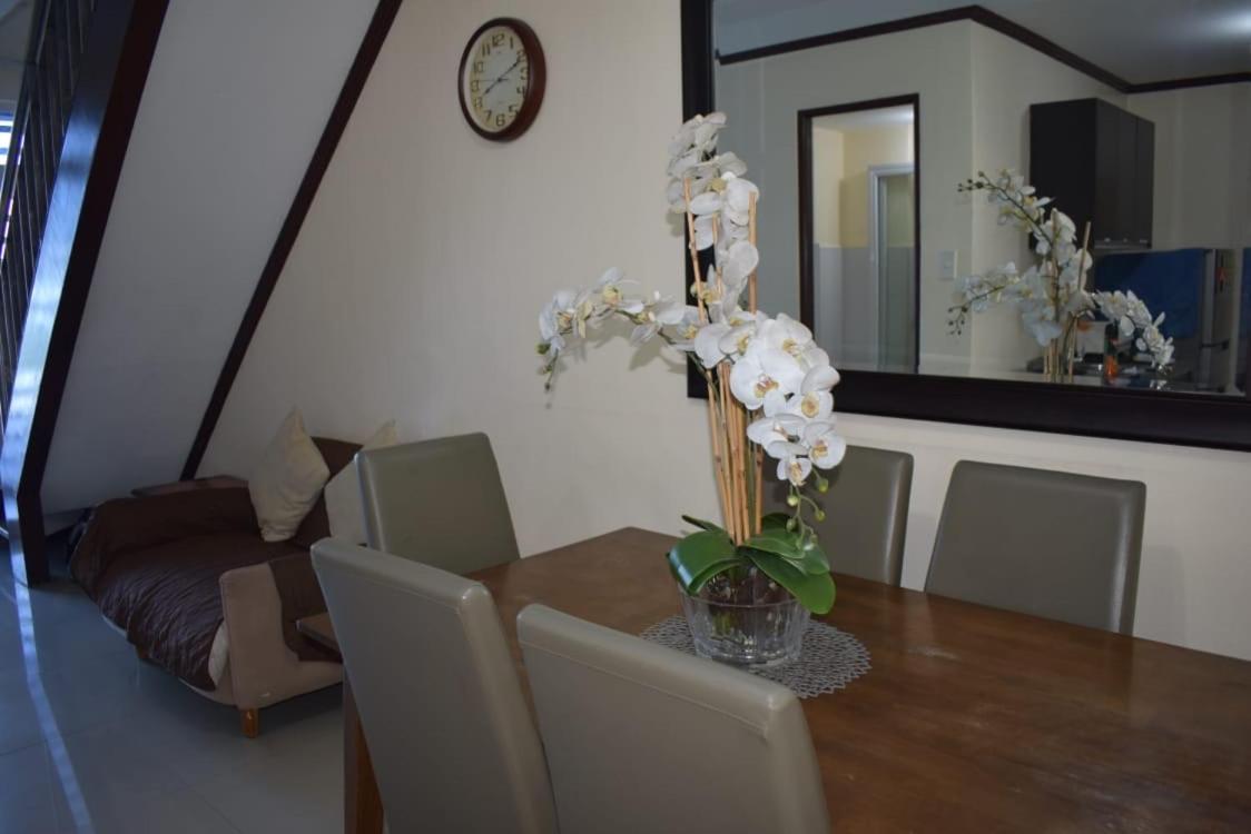Affordable Makati Apt Manila Bagian luar foto