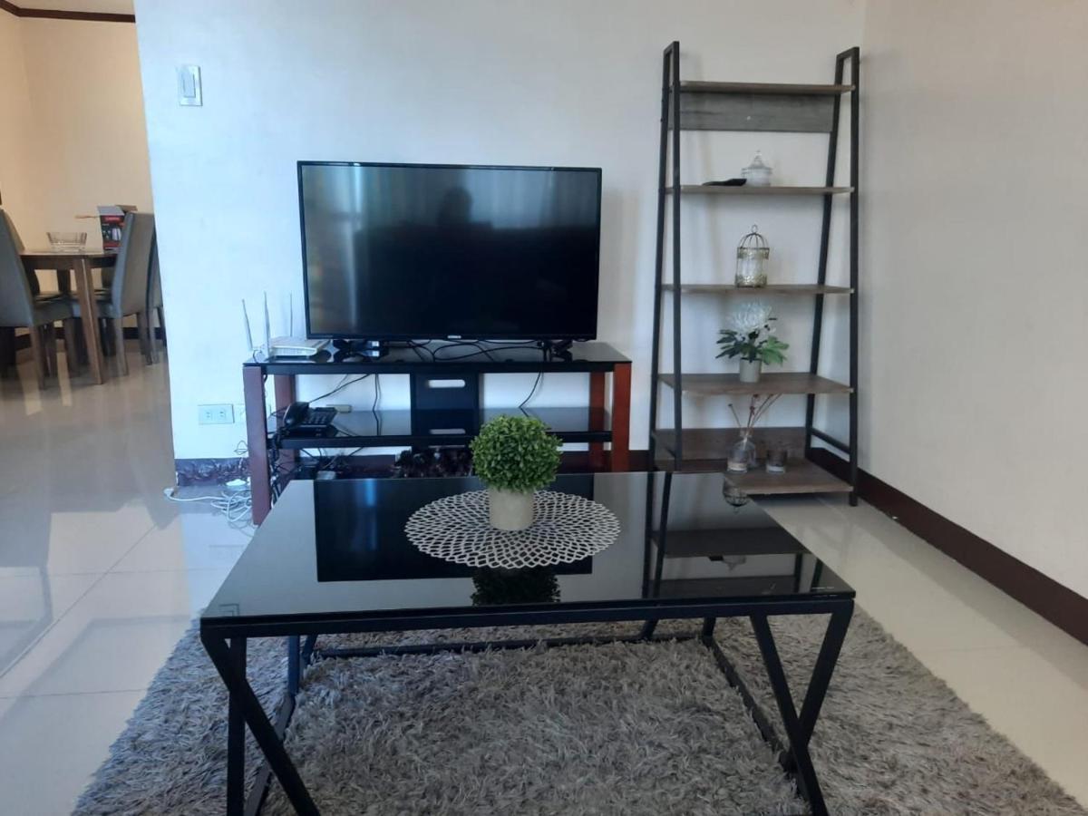 Affordable Makati Apt Manila Bagian luar foto