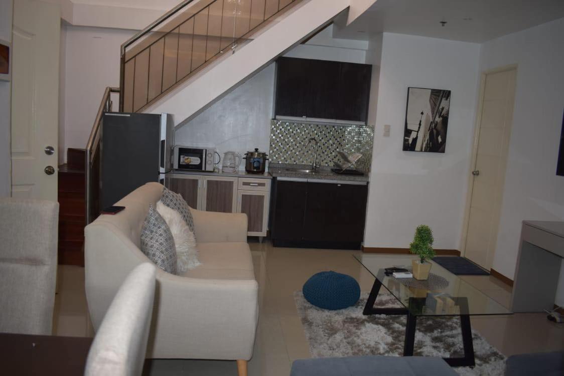 Affordable Makati Apt Manila Bagian luar foto