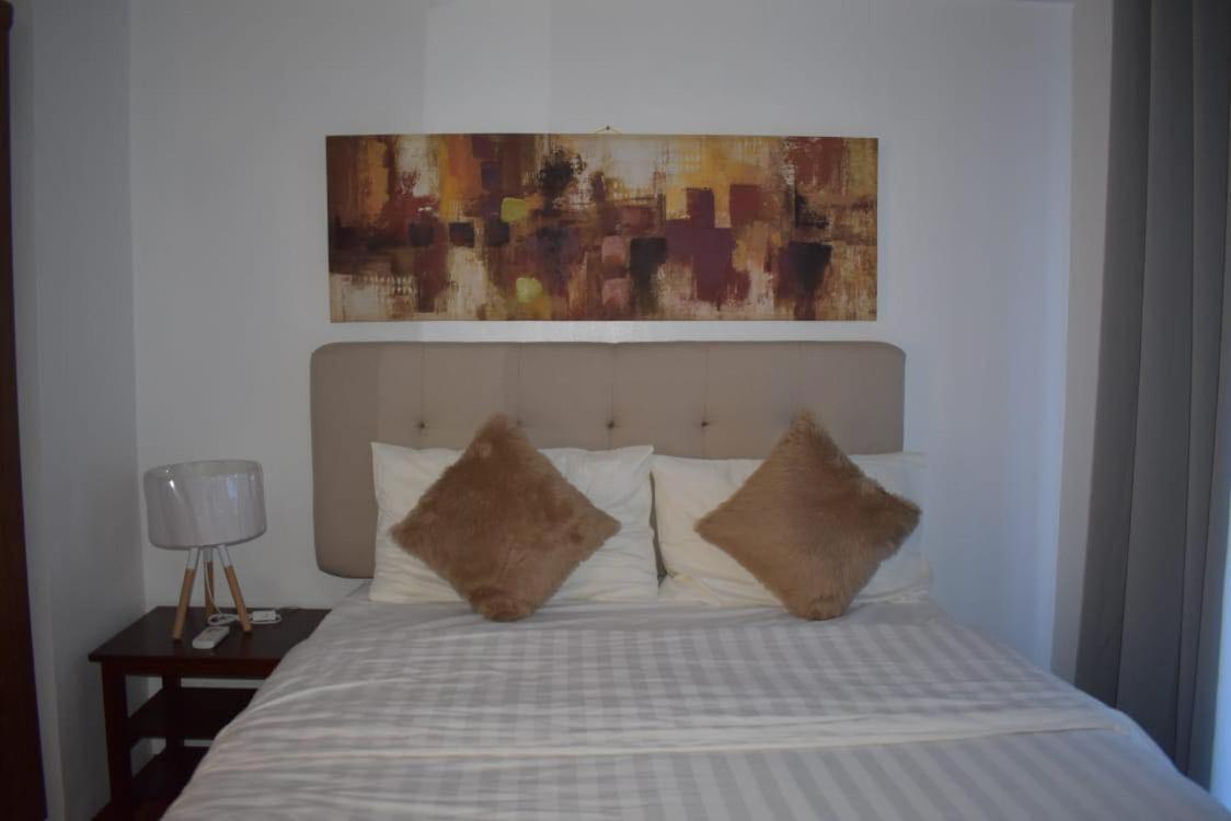 Affordable Makati Apt Manila Bagian luar foto