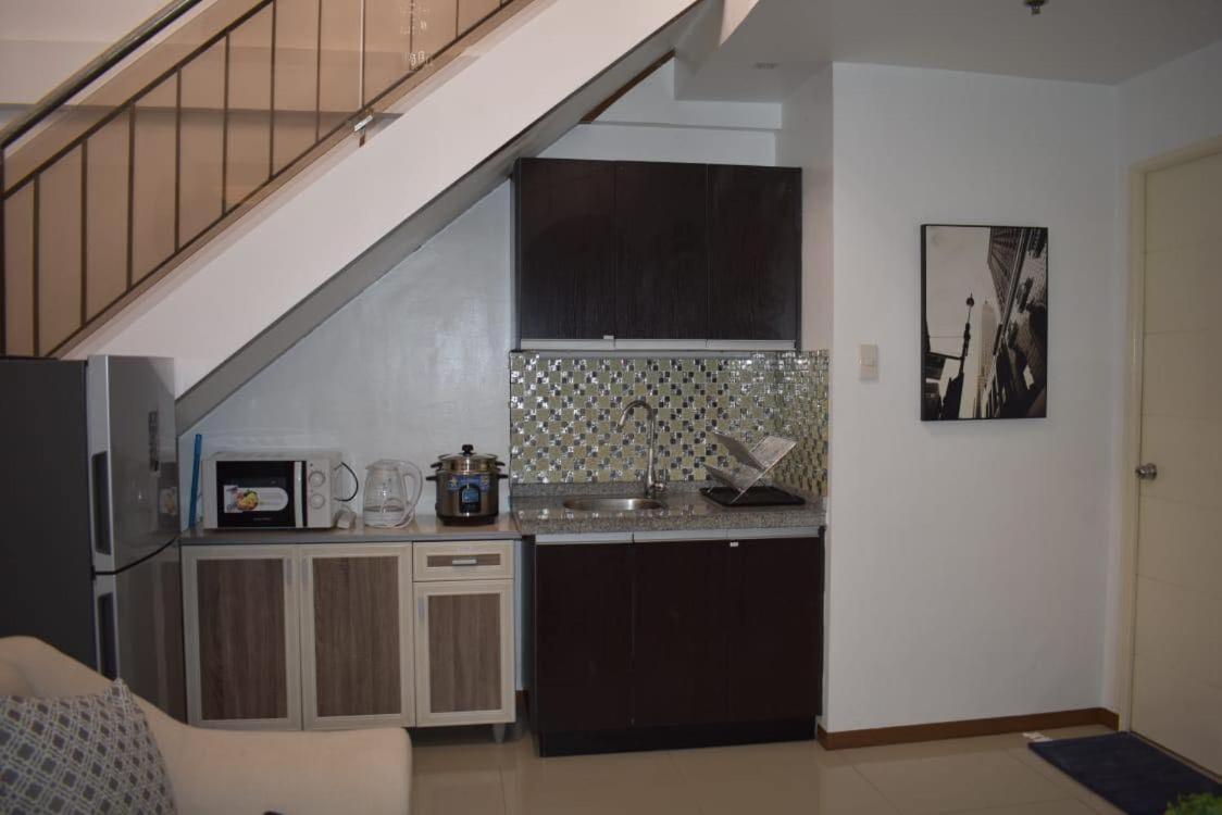 Affordable Makati Apt Manila Bagian luar foto