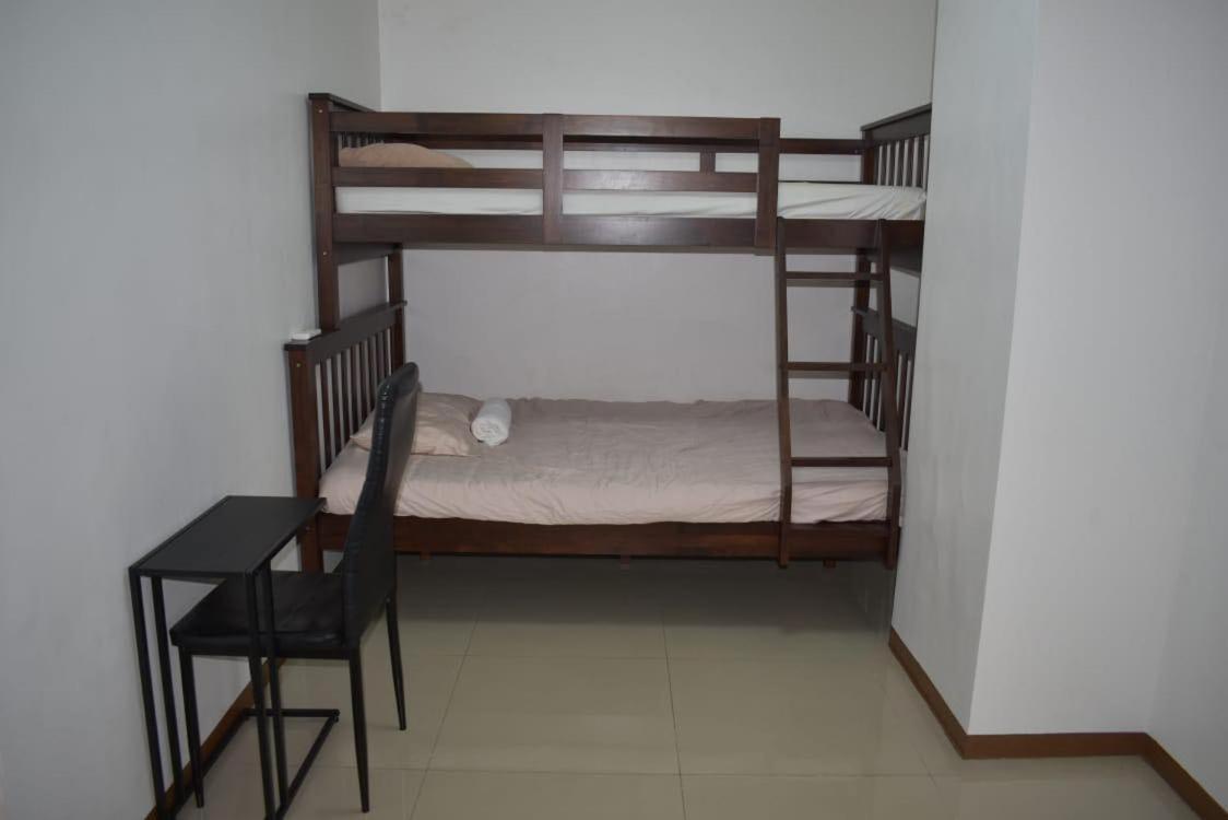 Affordable Makati Apt Manila Bagian luar foto