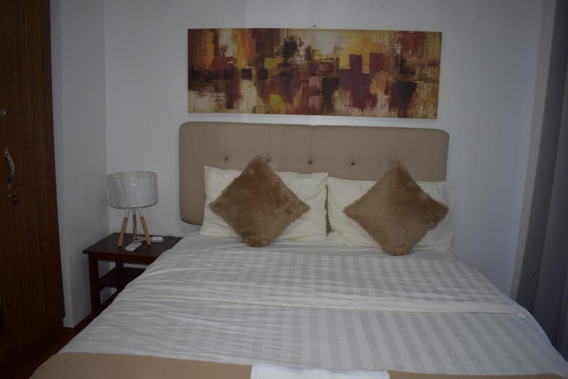 Affordable Makati Apt Manila Bagian luar foto