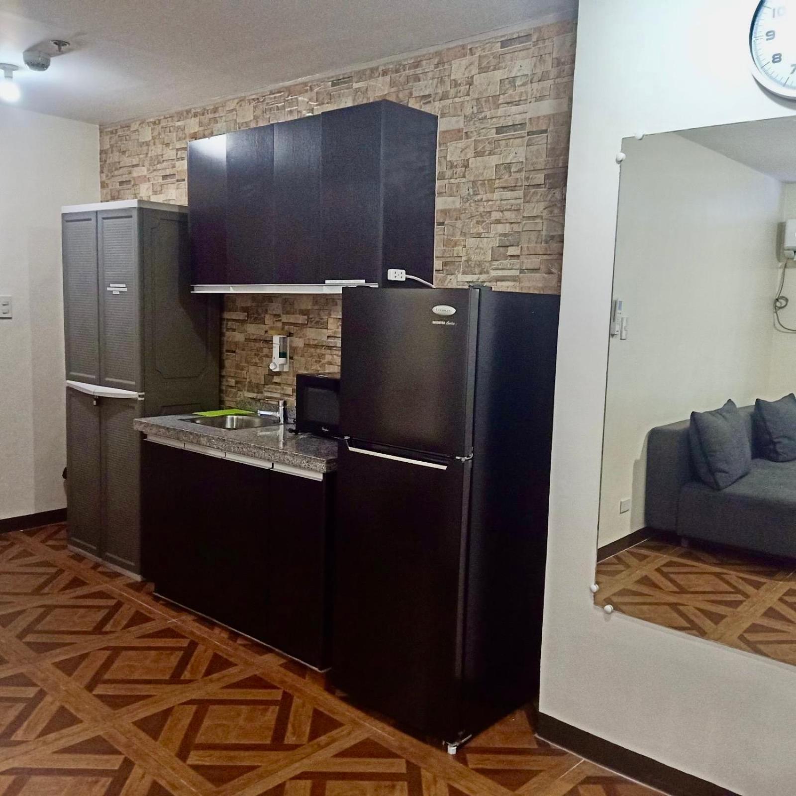Affordable Makati Apt Manila Bagian luar foto