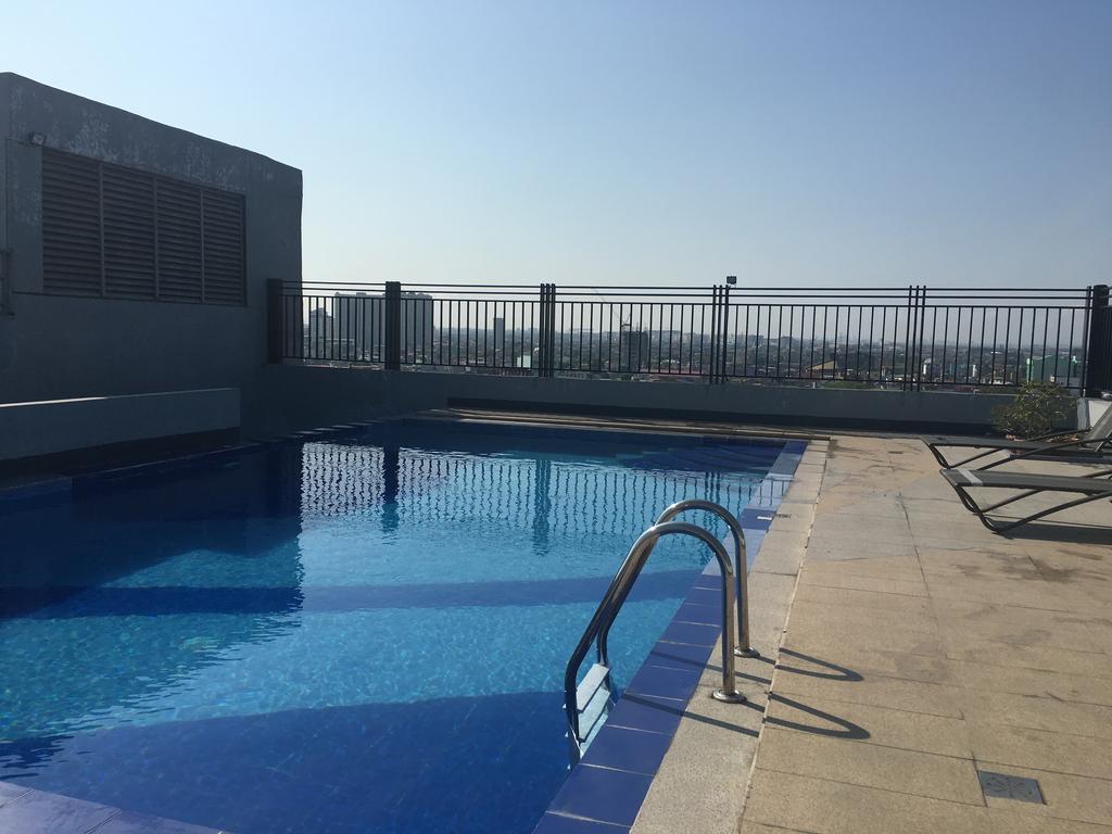 Affordable Makati Apt Manila Bagian luar foto